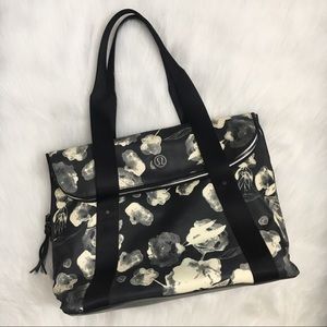 Lululemon flowing with my omies tote!